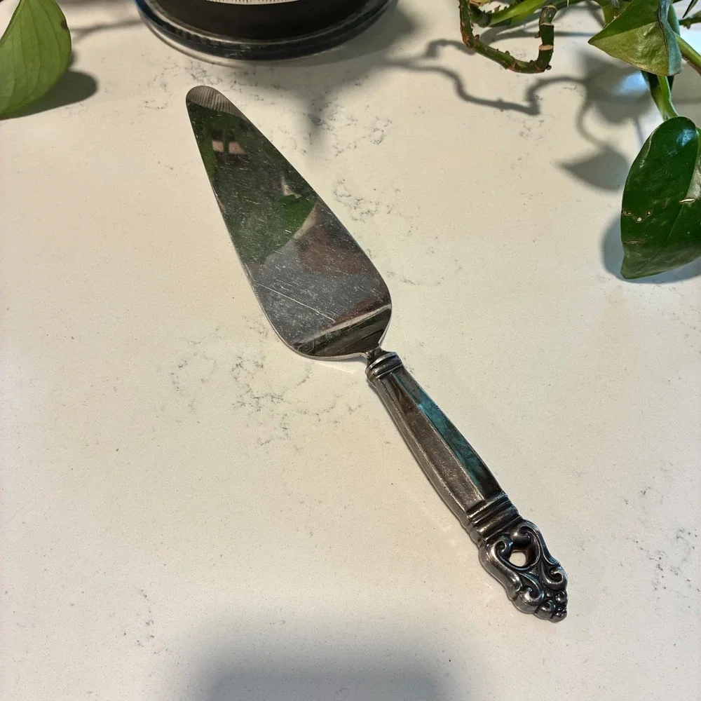 Vtg Intl Royal Danish Pie Server Stainless Blade Ornate Scroll Sterling Handle